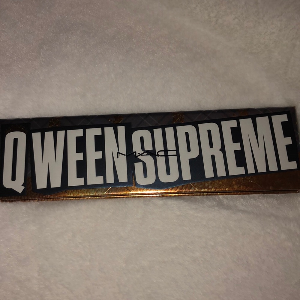 MAC ‘Qween Supreme’ Eyeshadow Pallette